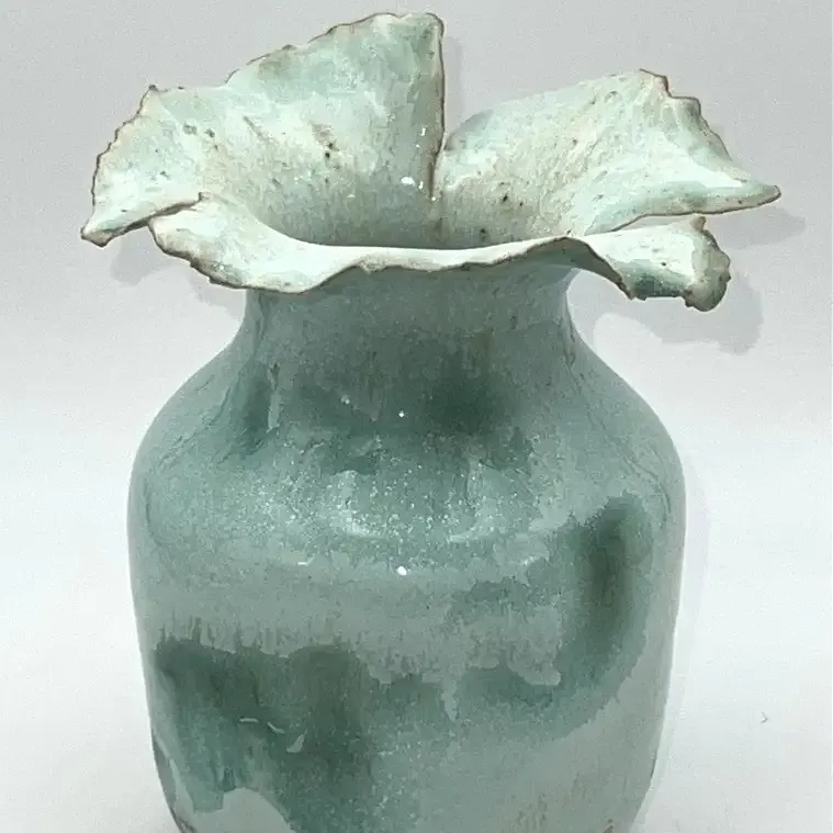 Vase dentelé collection Nereia par hirunda ceramic